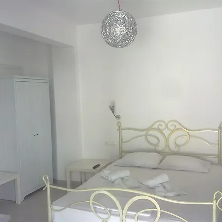 Depis Place And Apartamento Naxos City